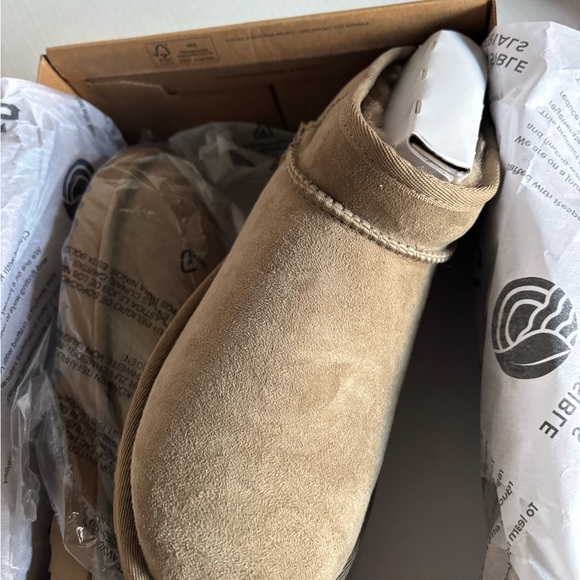 NIB Ugg Booties Moss Green - Picture 8 of 11